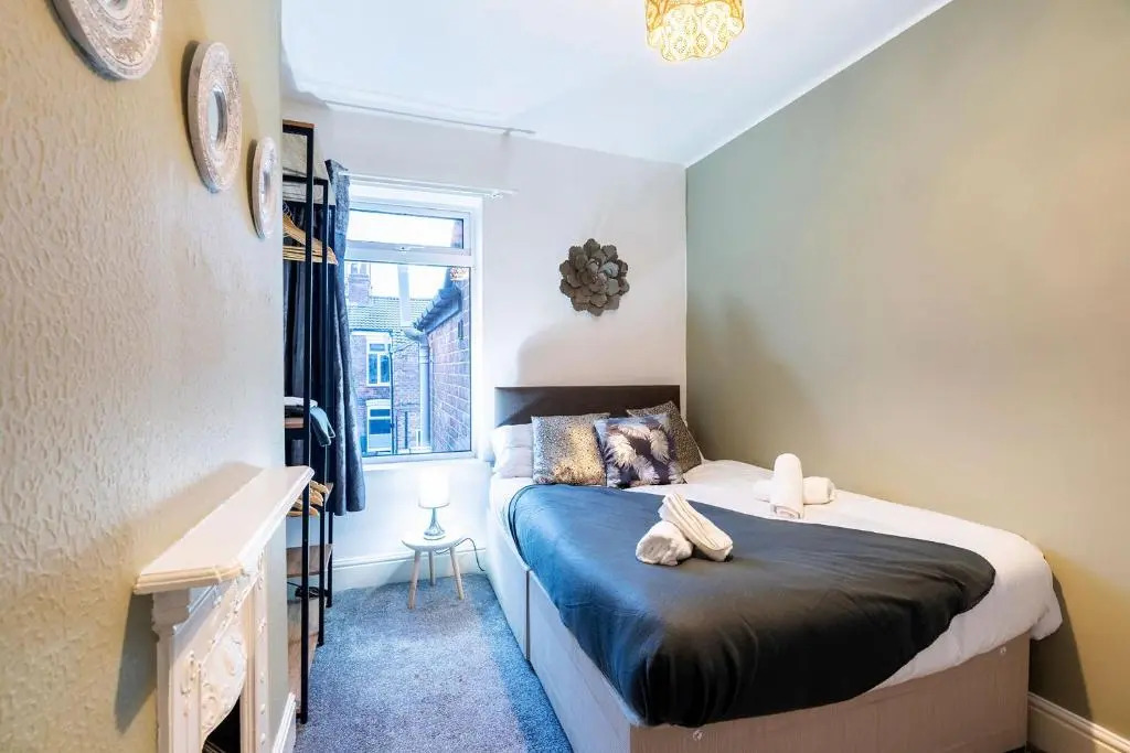 Contractor and Family House & Free Parking & Garden