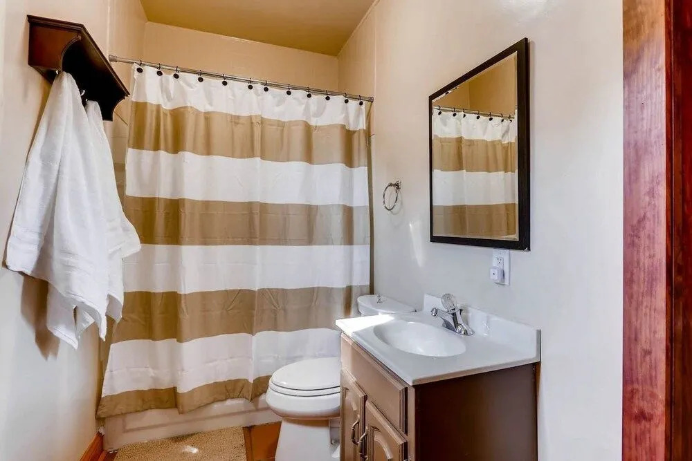 Sloan's Lake Solitude Intimate Carriage House