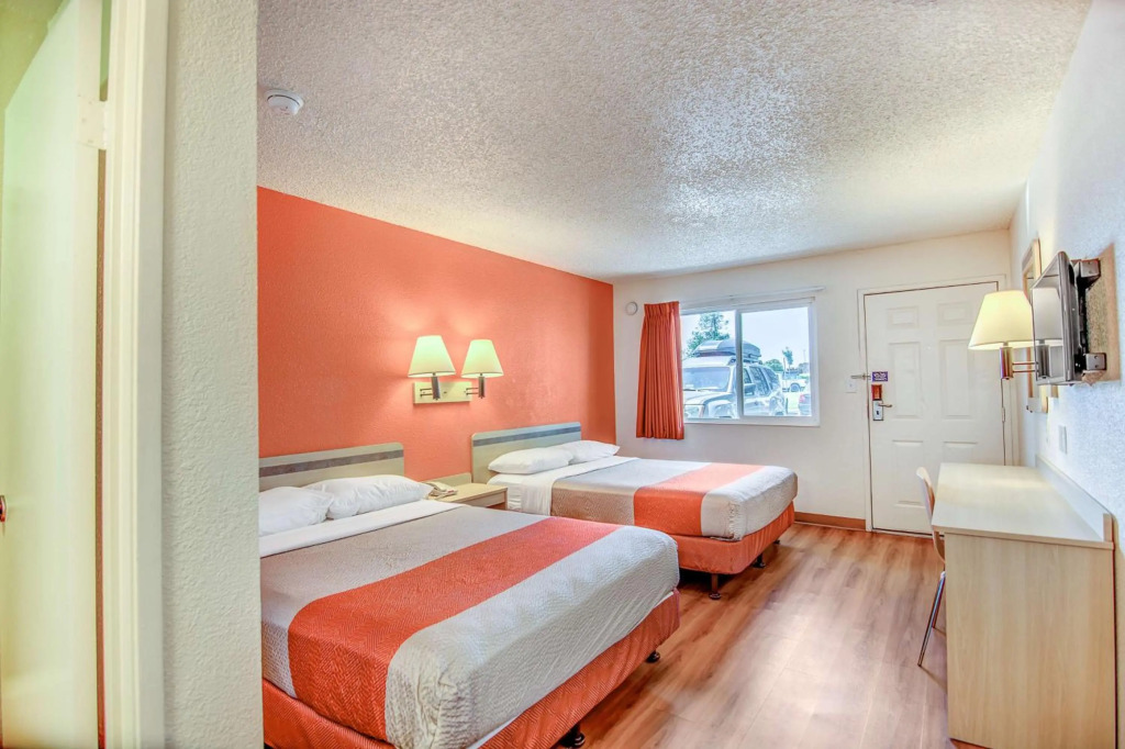 Motel 6-Stockton, CA - Charter Way West