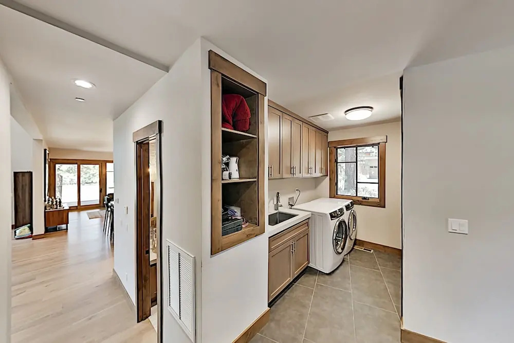 Spacious W/ Chefs Kitchen & 3-car Garage 4 Bedroom Home