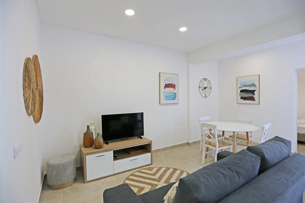 B88 - Mendon a Street Apartment