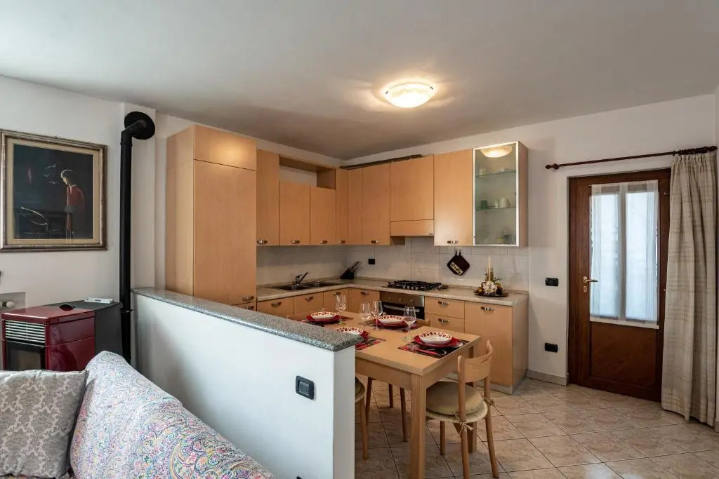 Apartment with garden a few steps from the lake - Larihome A06