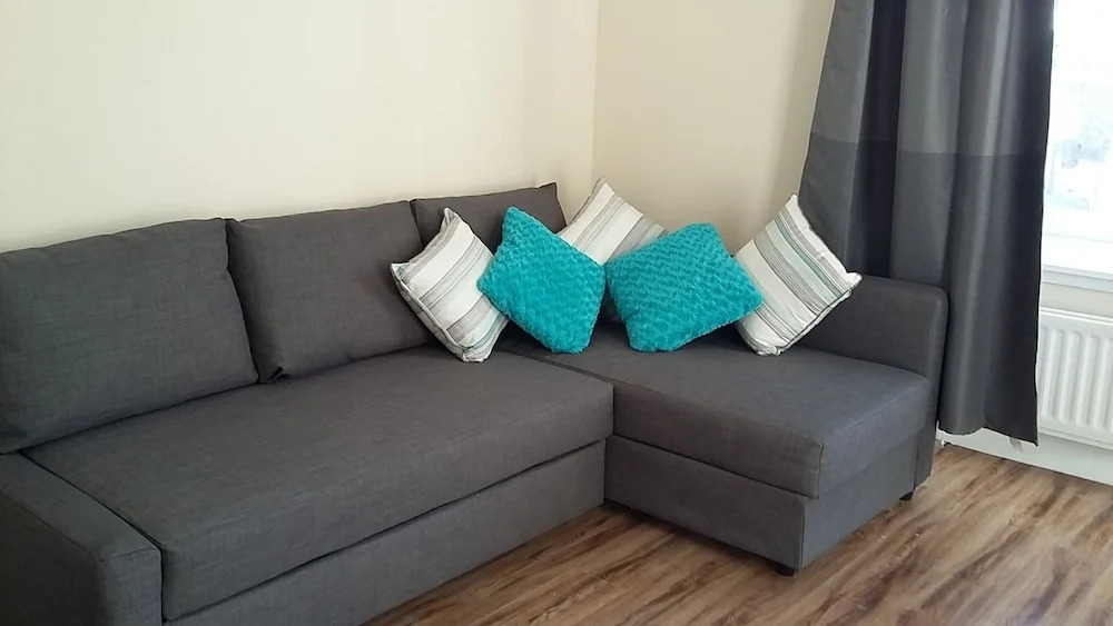 2 Bedroom Character Apartment Finnieston
