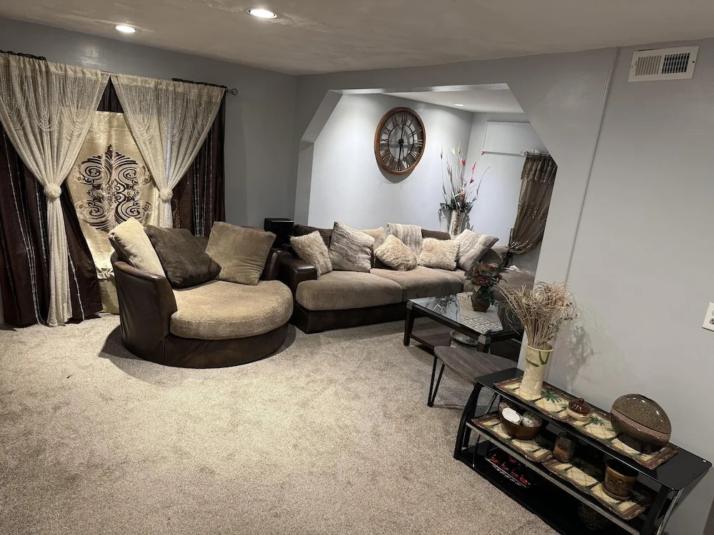 5 Bedroom Apartment Hotel