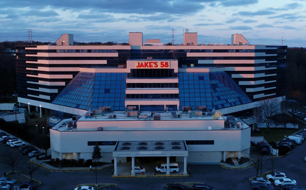Jakes 58 Casino Hotel