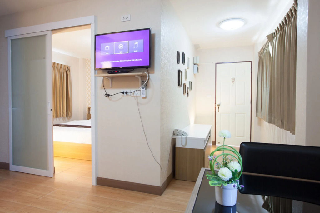 Orawan Suites