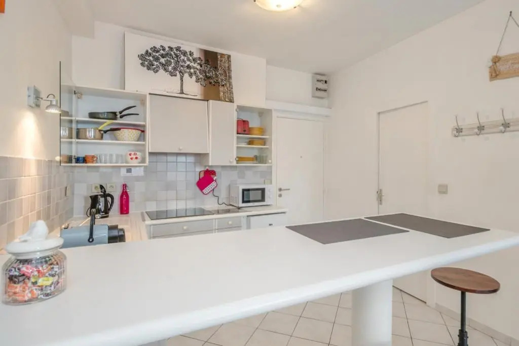 Large and bright studio with AC at the heart of Avignon - Welkeys