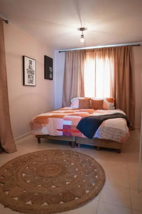 Lovely 2-bedroom apartment in Downtown, Otrobanda