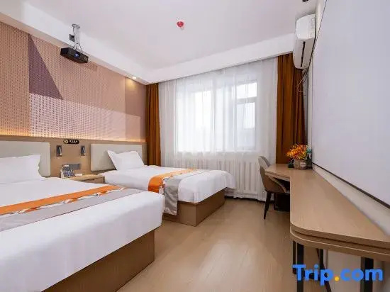 Yayue Hotel (Shihezi Xingfu Road Pedestrian Street)