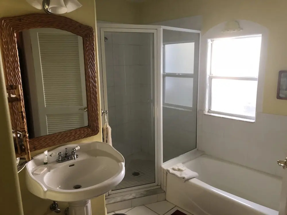 Sea Breeze Manor Inn