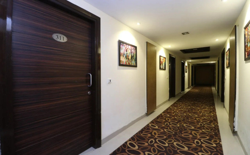 Hotel Ivory Retreat