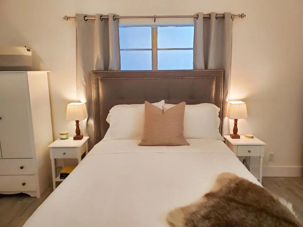 Stylish & Newly-Renovated Suites near Las Olas