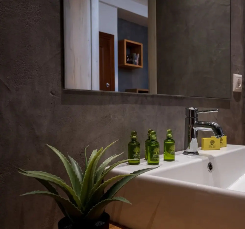 101m² Renovated Apartment in Koukaki