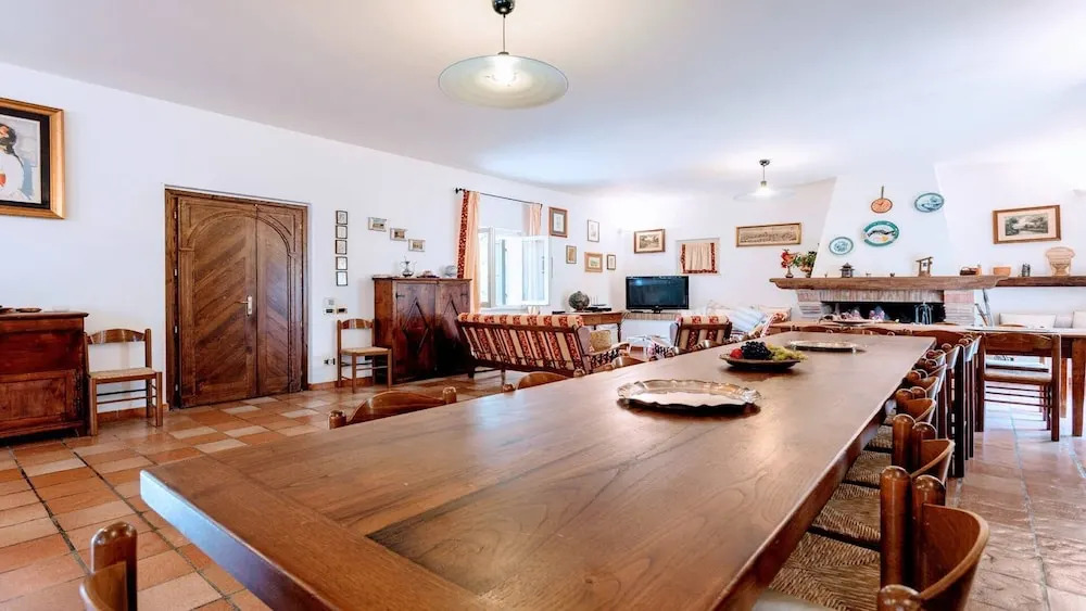 Villa Vallocchia - sleeps 18. Exclusive pool/grounds. Spoleto 10 mins. Rome 1 hr