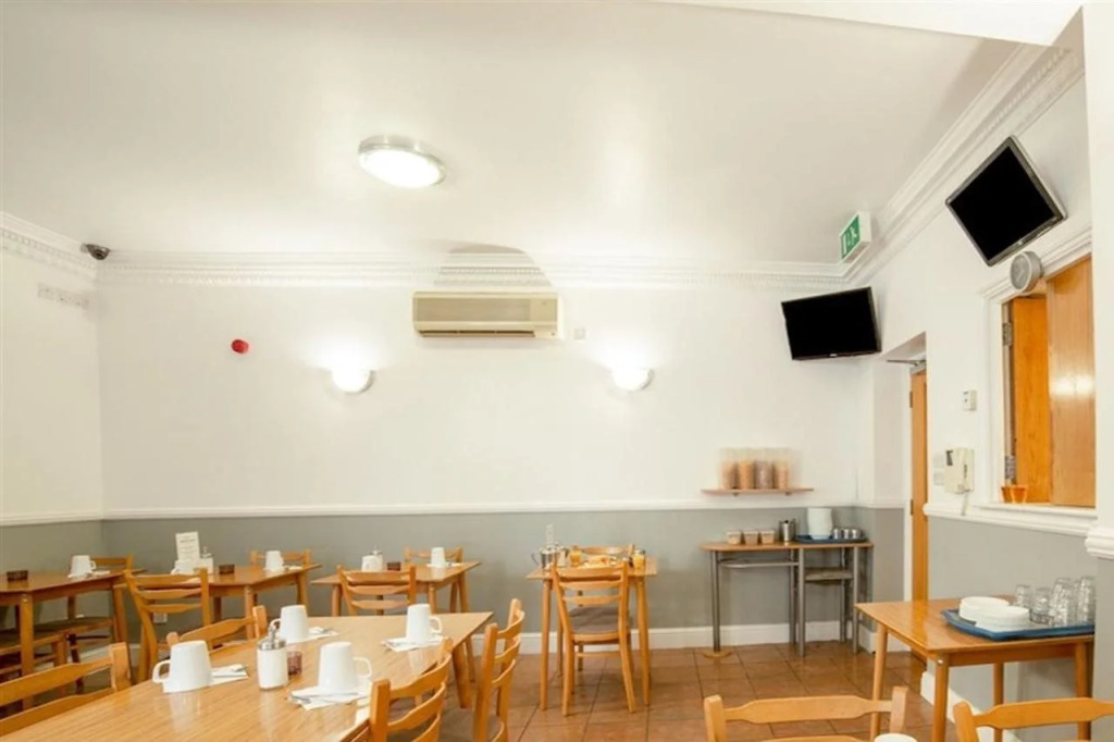 OYO Townhouse New England, London Victoria