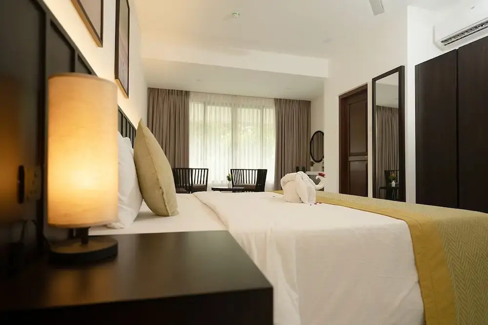 KYNROCK Airport Hotel