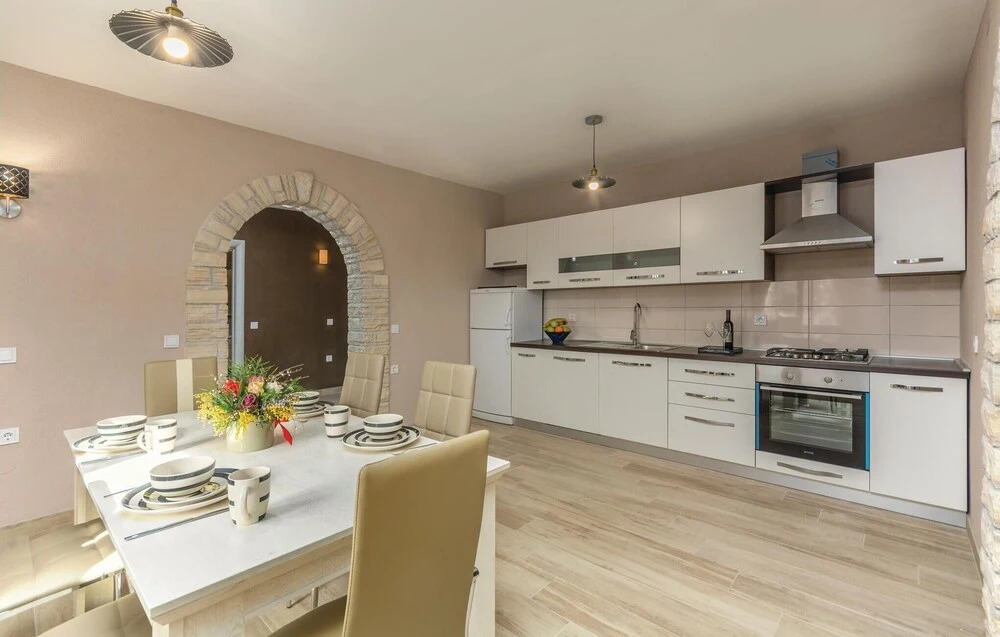 Beautiful Home in Katun With Wifi and 3 Bedrooms