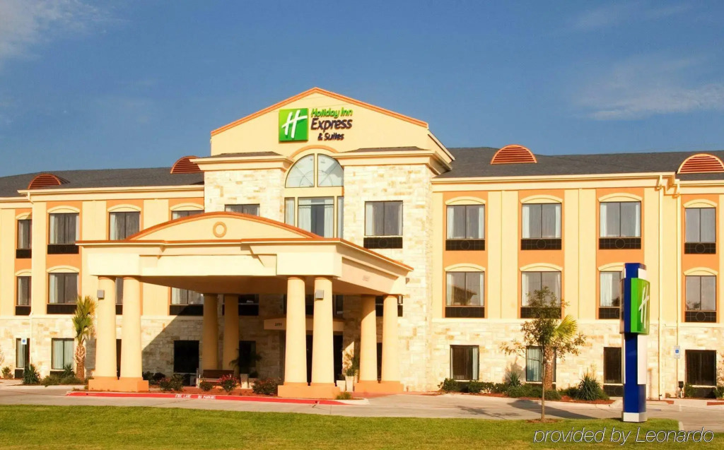 Holiday Inn Express and Suites Beeville by IHG