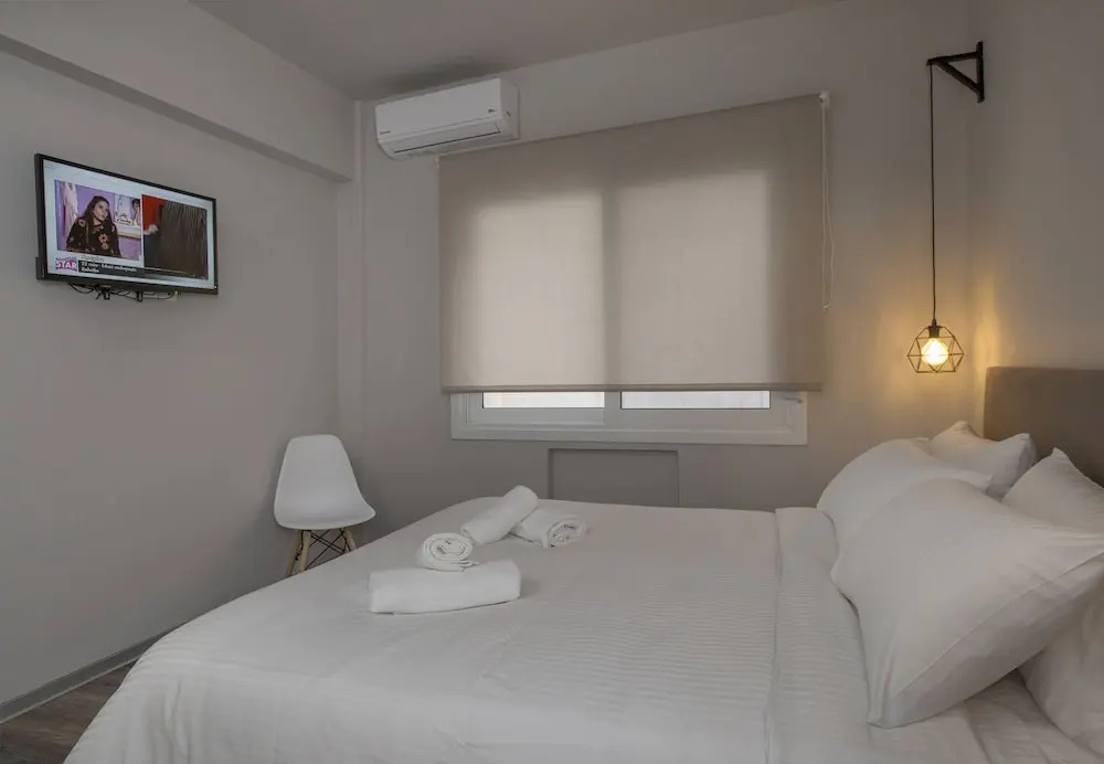 Homelike Studios in the Heart of the City by GHH