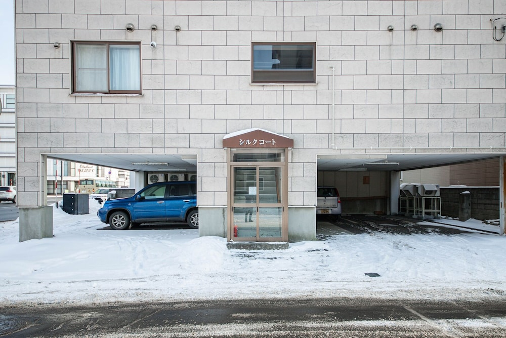 Silk Court 202