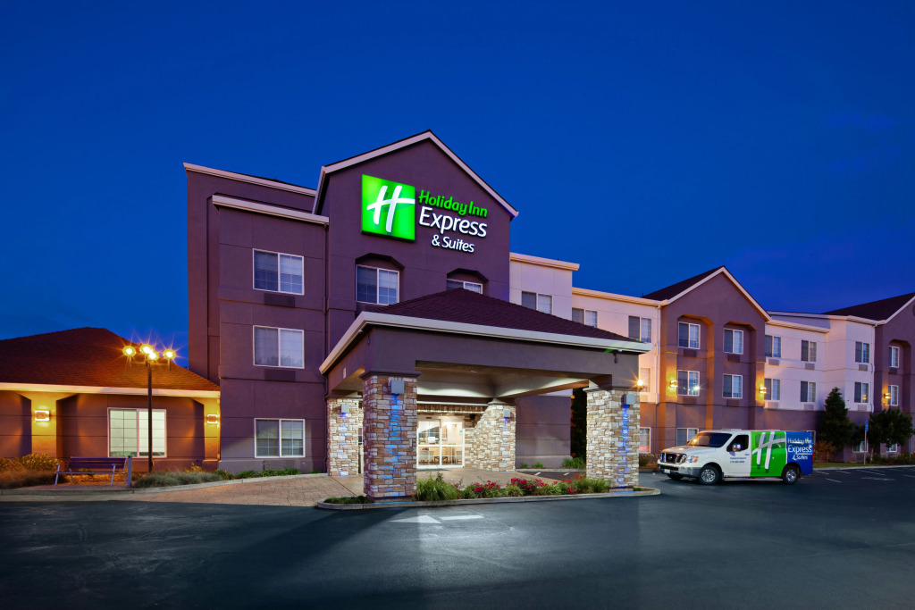 Holiday Inn Express & Suites Oakland - Airport by IHG