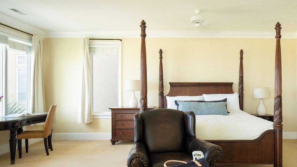 Oceanfront, Pool+hot Tub, Game Room, Views Steps to Beach Lido by Avantstay