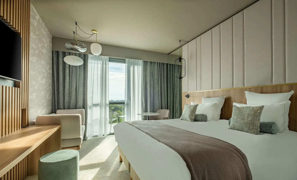 GOLDEN TULIP LYON OUEST TECHLID Hotel & Spa