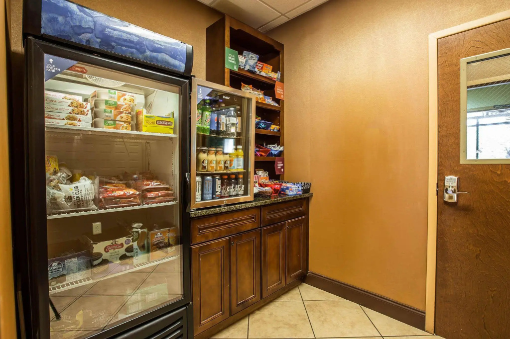 Comfort Suites At WestGate Mall