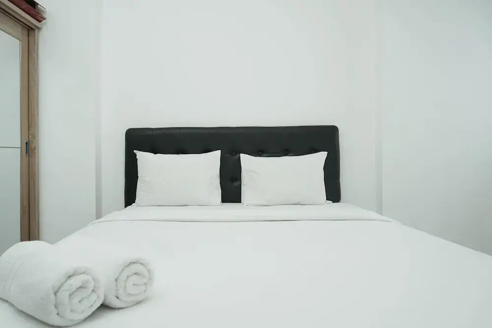 Minimalist And Cozy 2Br Apartment At The Nest Near Puri By Travelio