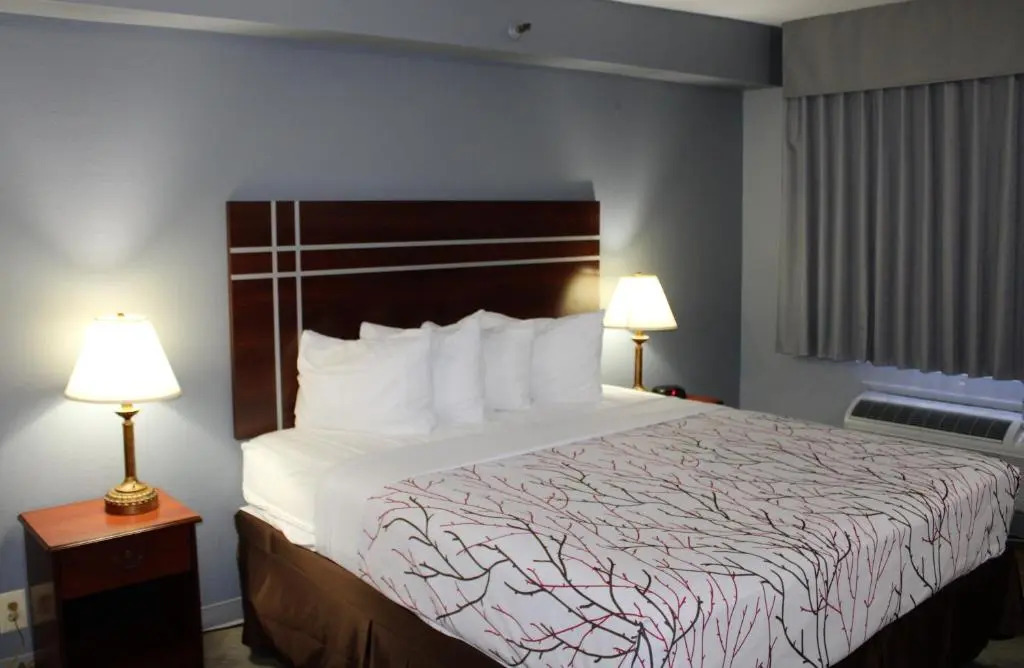 Rancho San Diego Inn & Suites