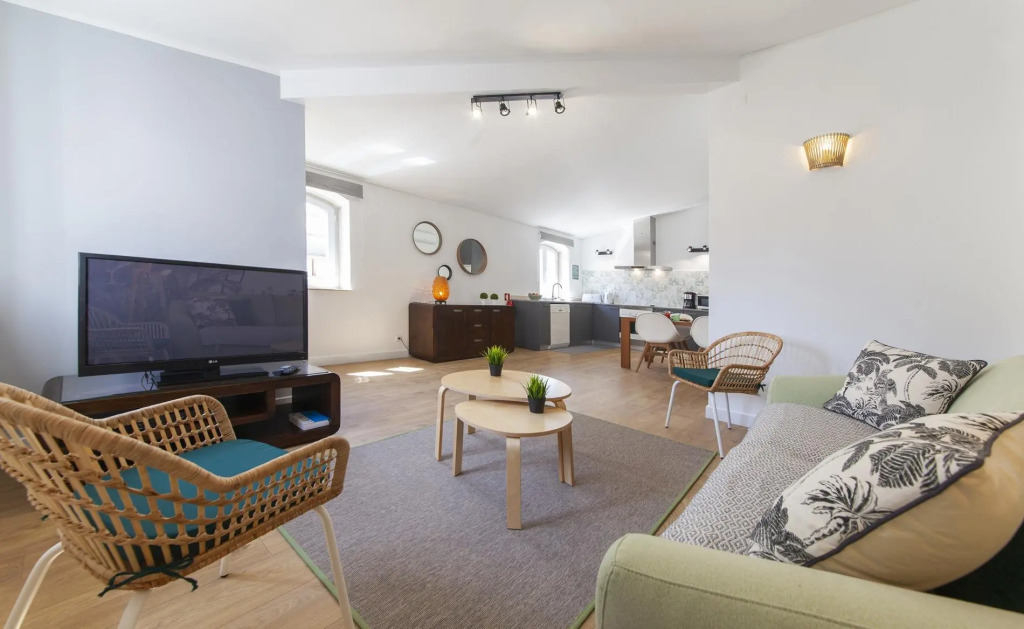A34 - Aurora Apartment in Casa Feliz