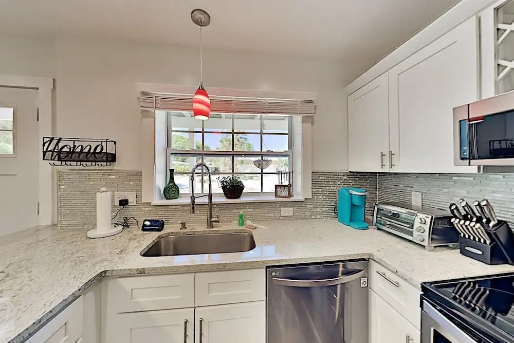 Lovely Anastasia Getaway W/ Walkable Locale 3 Bedroom Home