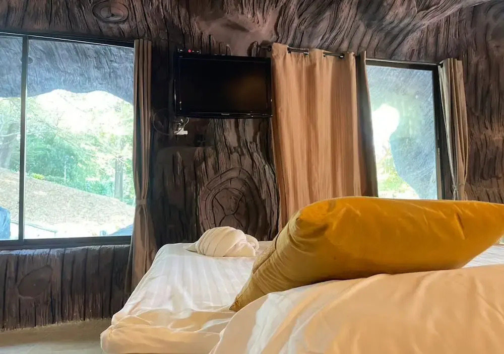 19 Degrees Resort