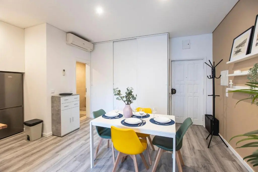 Seaside 1BR Flat w/ AC in Matosinhos by LovelyStay