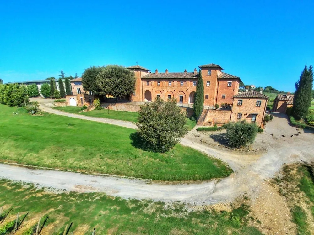 Luxurious Farmhouse in Montepulciano with Swimming Pool
