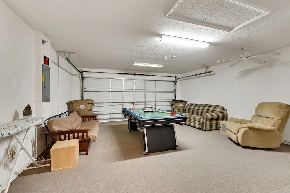 Pool : Games Room : Garden Tub : Gated