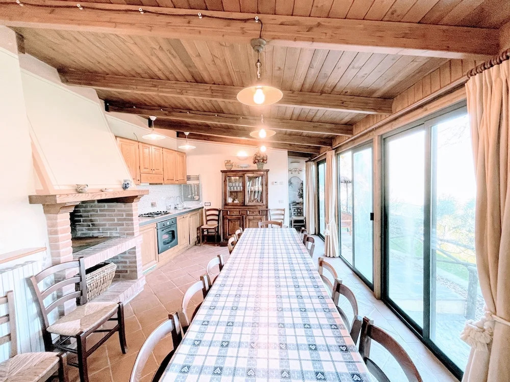 Vicolo - Sleeps 5 With air Con, Wifi, Balcony for Dining and Pool
