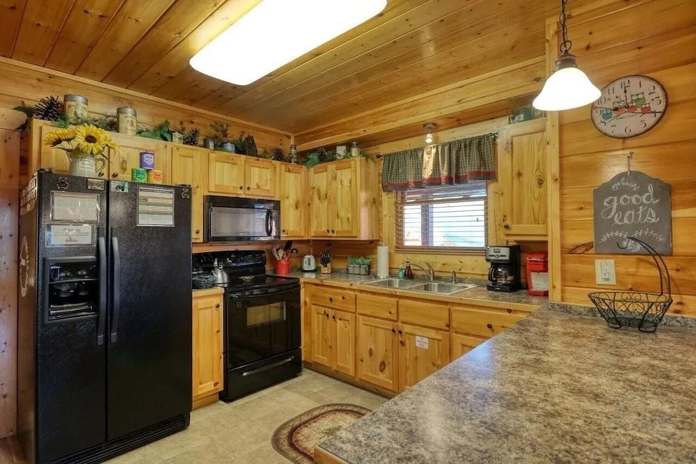A Stone's Throw 2 Bedroom Cabin by RedAwning