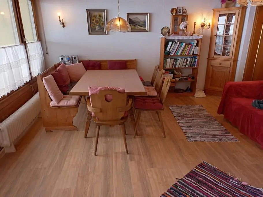 Großes Ferienhaus in ruhiger Lage - WLAN b. 9 Per