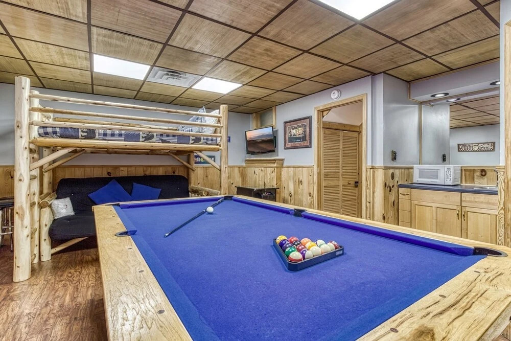 Er20 - Eagles Roost Great Location! - Close To Town! 4 Bedroom Cabin by RedAwning