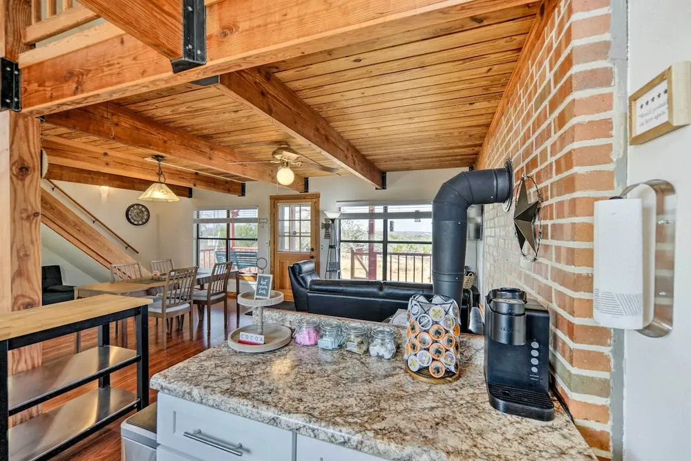 Pet-Friendly Fredericksburg Cabin w/ Hot Tub