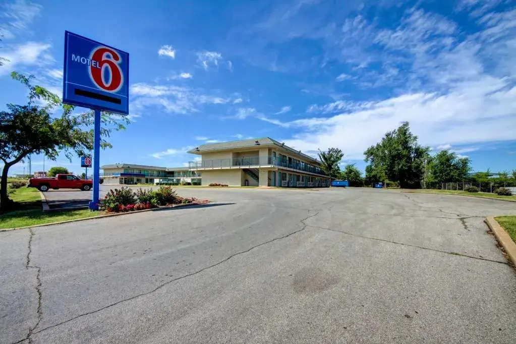 6 Tulsa West Motel
