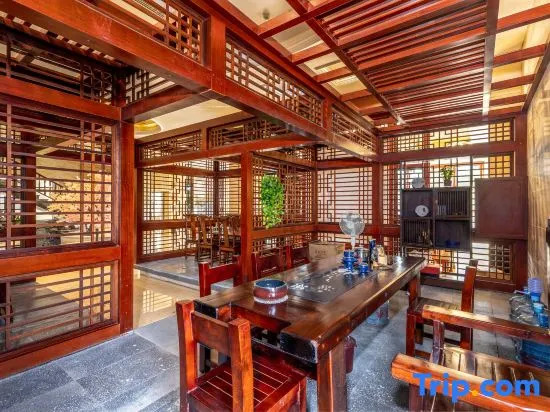 Ledong Baolong Hotel