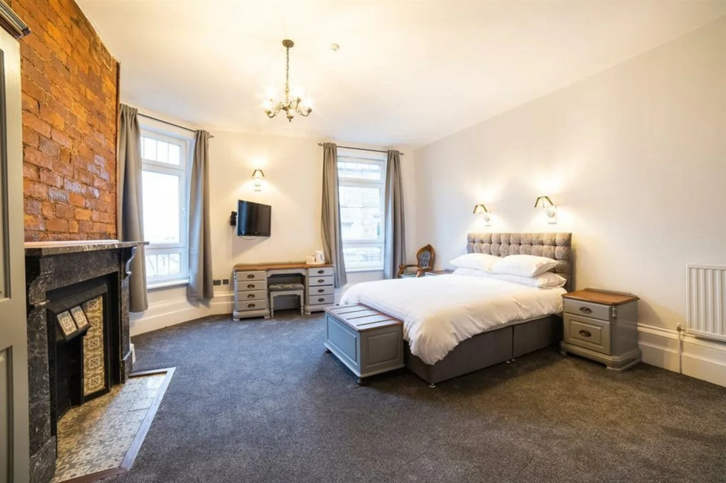 Churchills Hotel