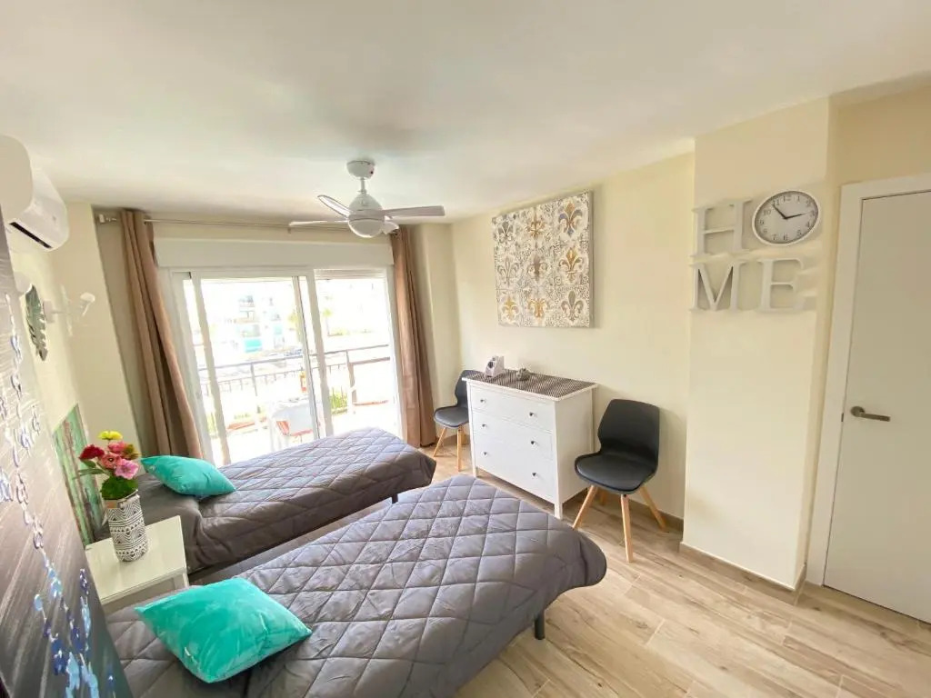 Modern 1 Bedroom Seaside Apartment with Pool