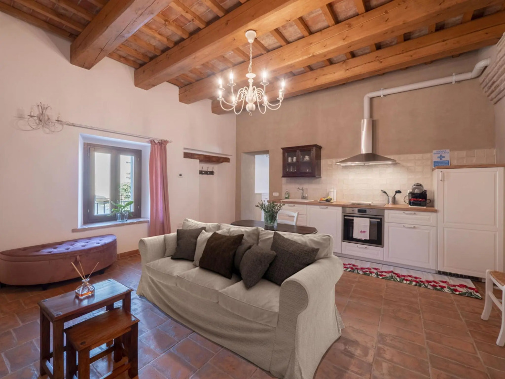 Heritage Holiday Home in Mombaroccio with Garden