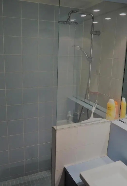Apt Golfe Juan - 5min des plages - Parking privée - Piscine Rooftop