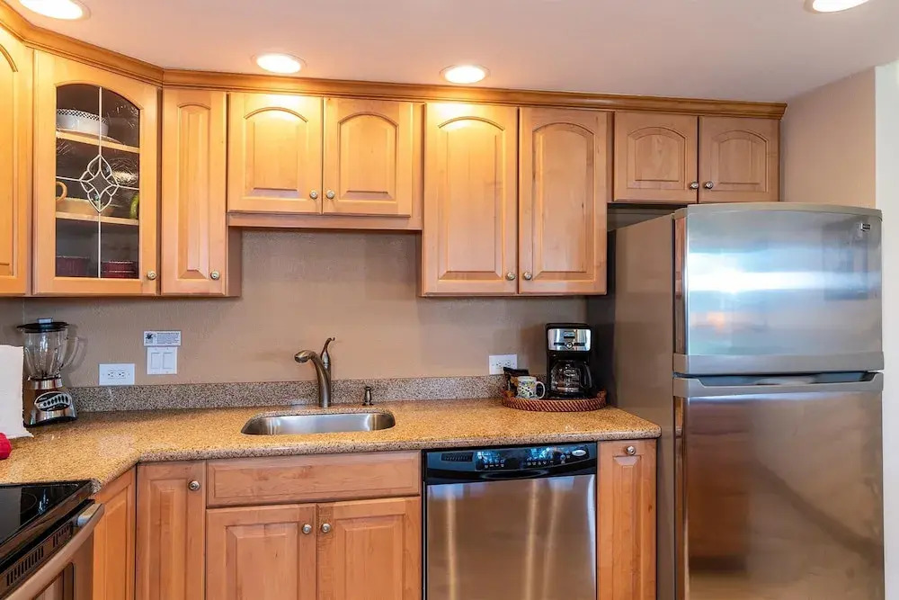 Kamaole Sands 2-204 - Dramatic Ocean and Courtyard Views, 1bd / 2ba, AC, Wi-fi