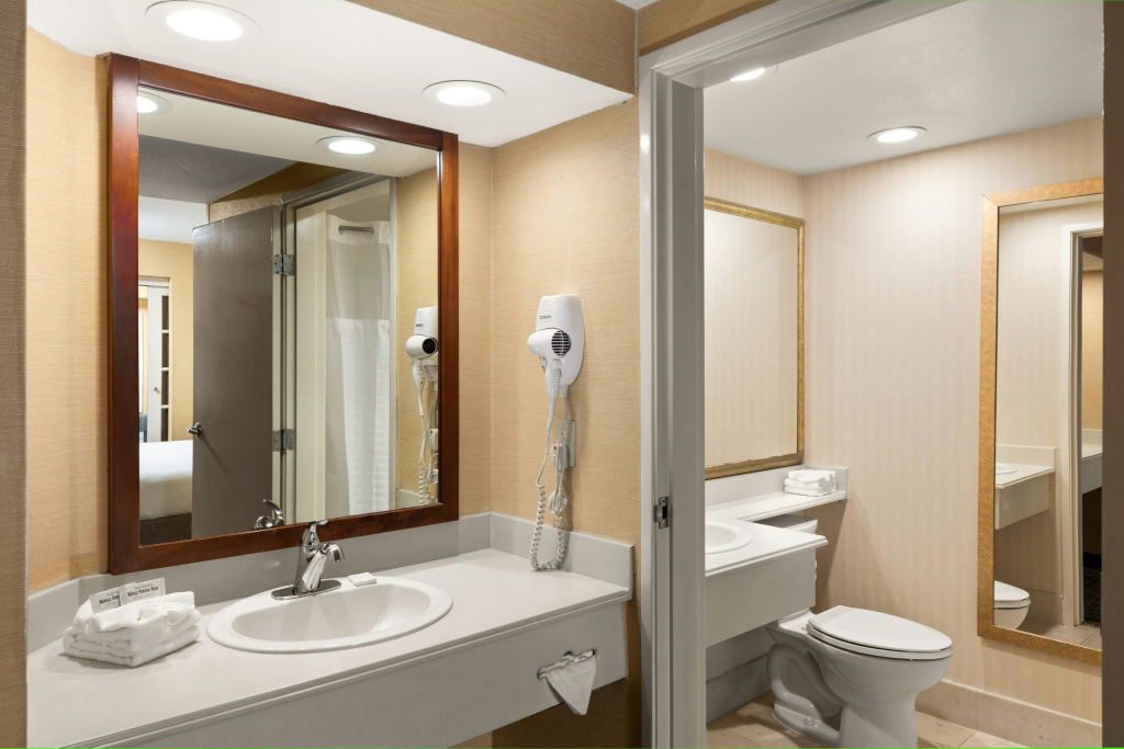 Anaheim Portofino Inn & Suites