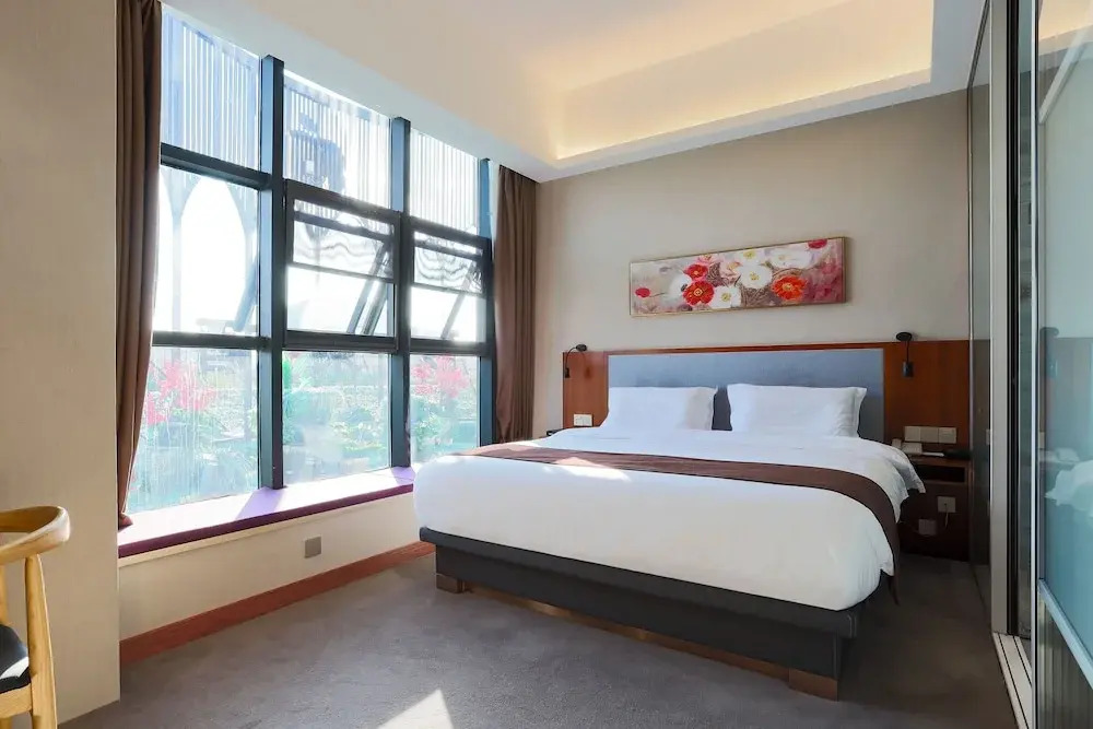 Shanghai Menglong Hotel Management